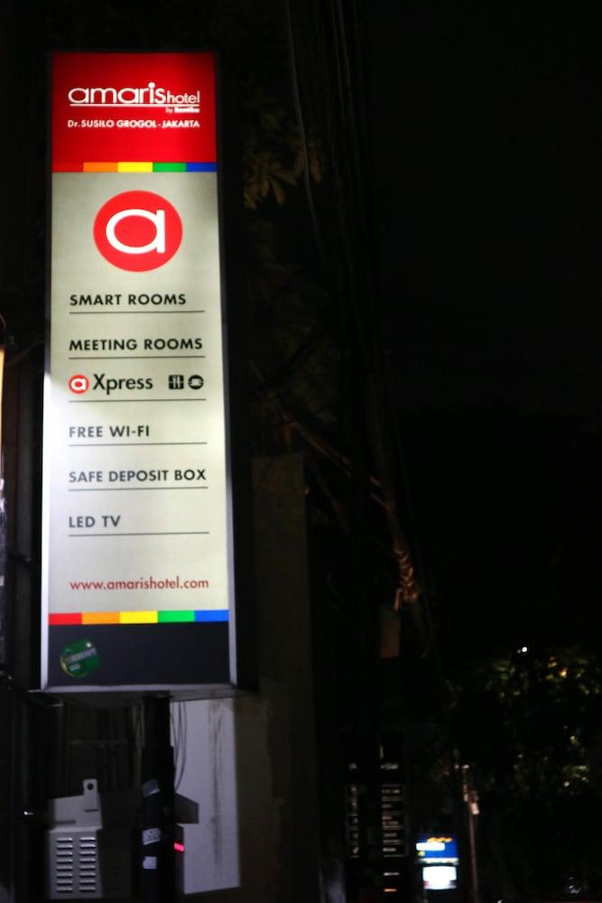 Amaris Hotel Dr. Susilo Grogol Jakarta Exterior foto