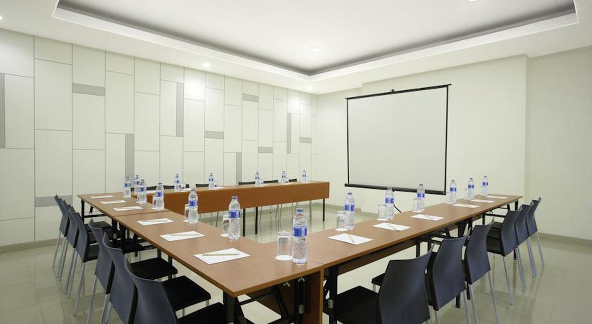 Amaris Hotel Dr. Susilo Grogol Jakarta Exterior foto