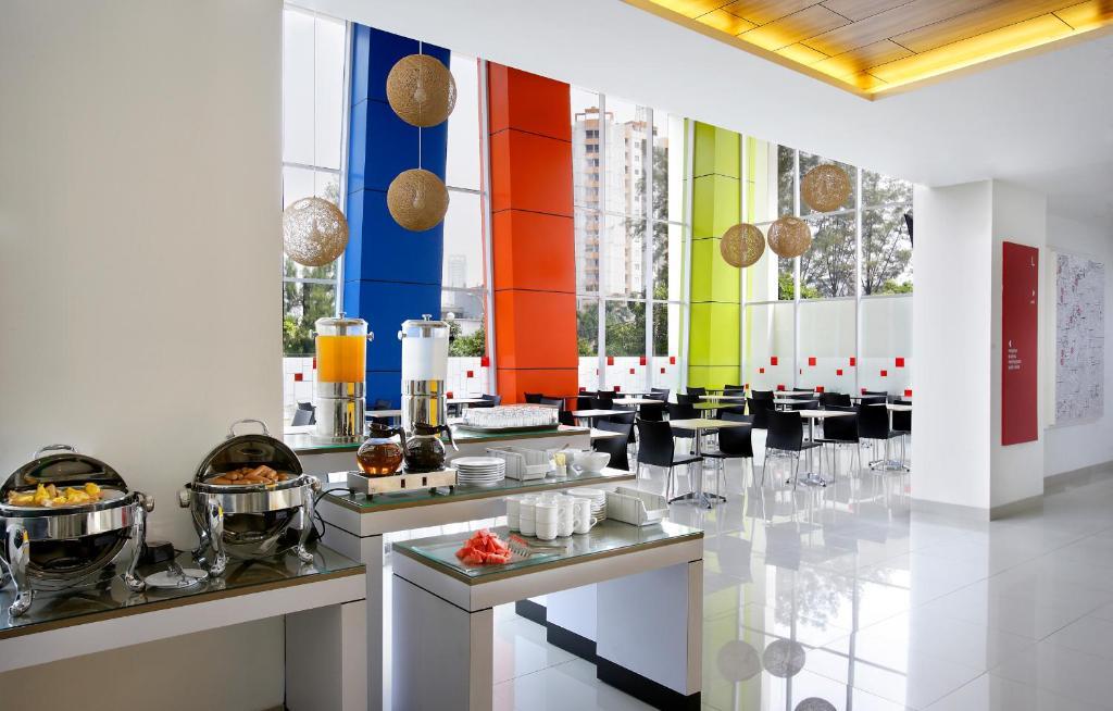 Amaris Hotel Dr. Susilo Grogol Jakarta Exterior foto